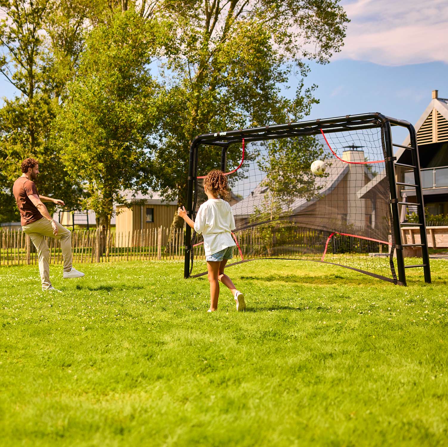 BERG PlayBase 3-in-1 Klettergerüst Large mit Reckstange und Leiter inkl. Babysitz und Nestschaukel BERG PlayBase 3-in-1 Klettergerüst Large mit Reckstange und Leiter inkl. Babysitz und Nestschaukel